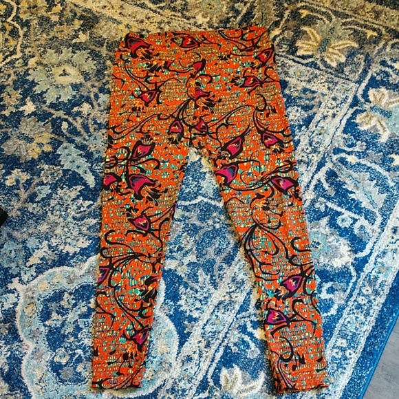 Beautiful Lularoe tall and curvy leggings,EUC